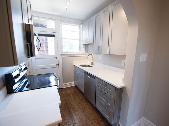 2nd image of 3539 Lawn Ave APT 1N