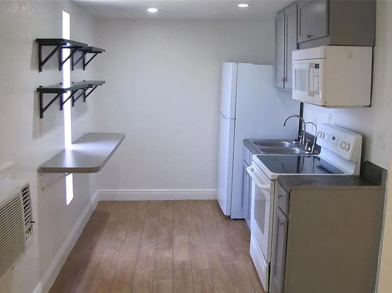 109 E Gladys St #D — Photo 5