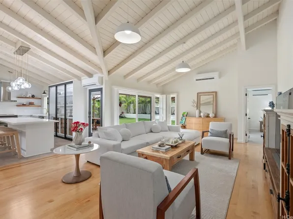 1016 Laukupu Way, Honolulu, HI 96825