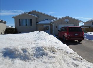 16 Winfield St, Petawawa, ON K8H0A2