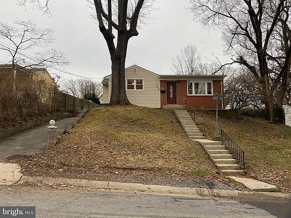 5th image of 4018 Lawrence Ave