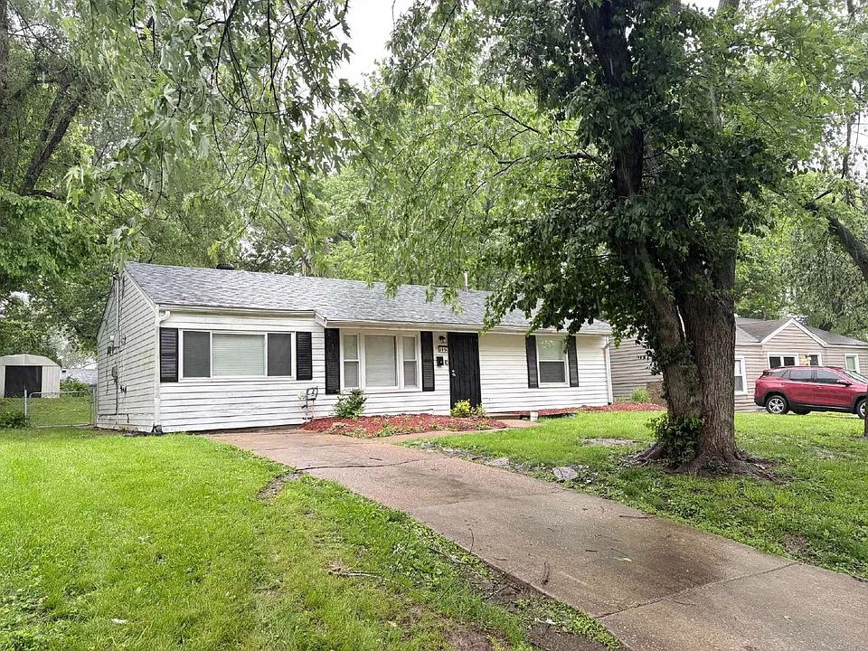 9814 Vickie Pl