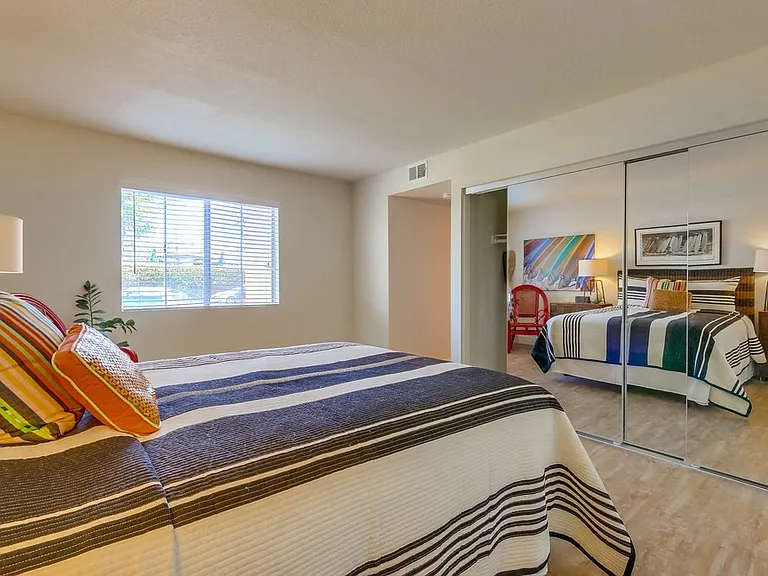 Newport Seacrest Apartments — Photo 17