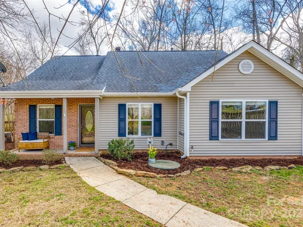 7404 Prindle Lake Dr, Charlotte, NC 28227