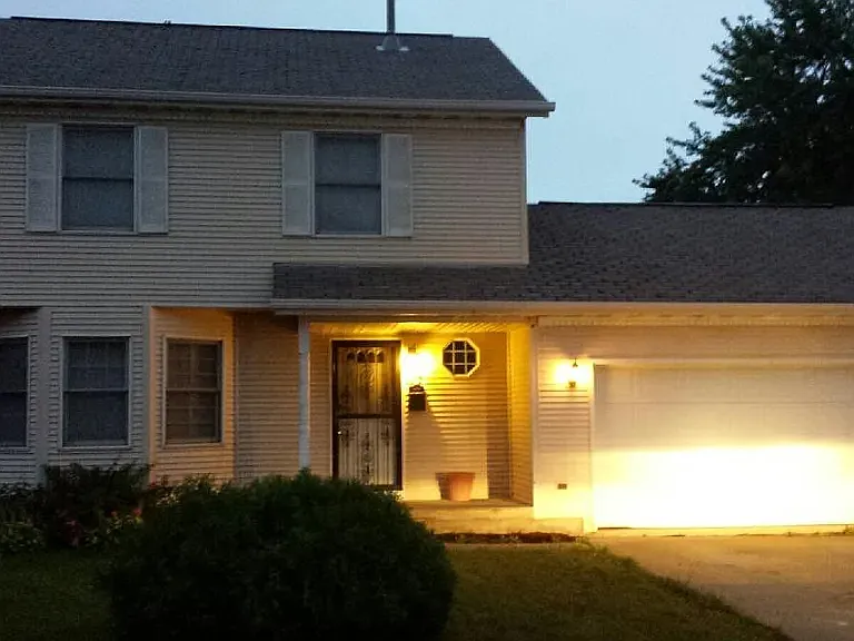 673 S McAlister Ave — Photo 3