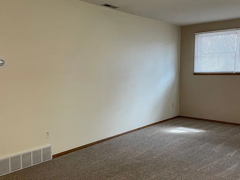 181 Maplewood Dr — Photo 5