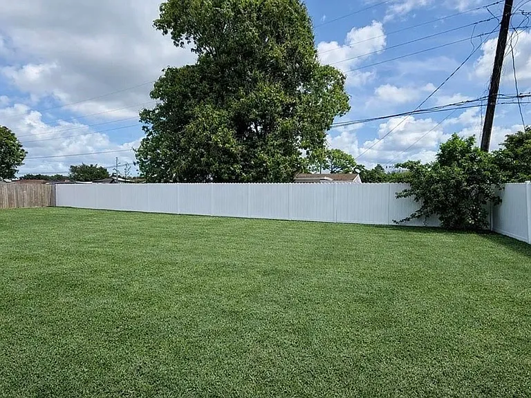 110 Texas Rd — Photo 16