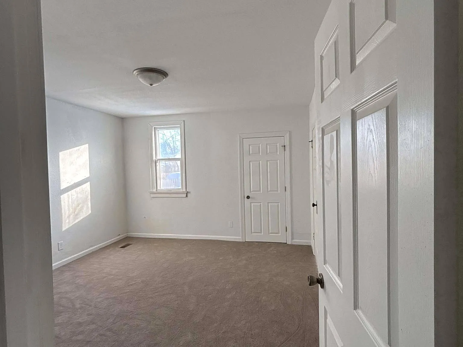 1 bed, 988 sqft, $1,200 — Photo 1