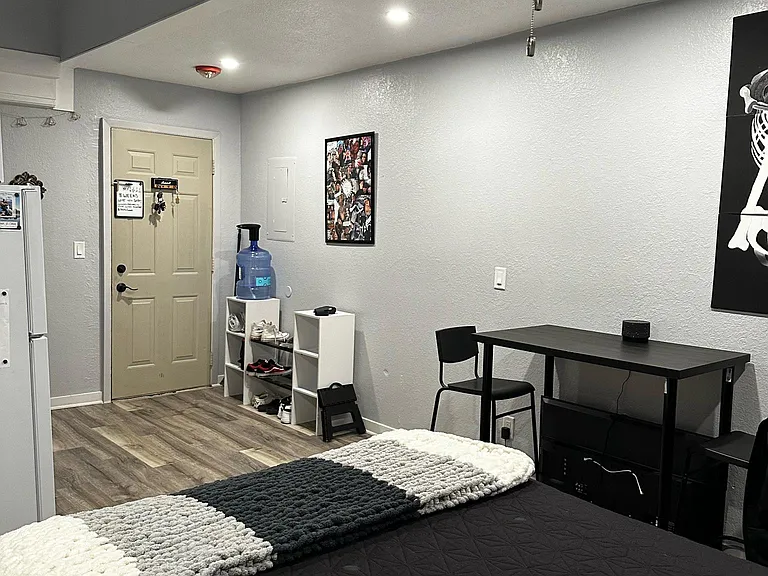 Living/bedroom area