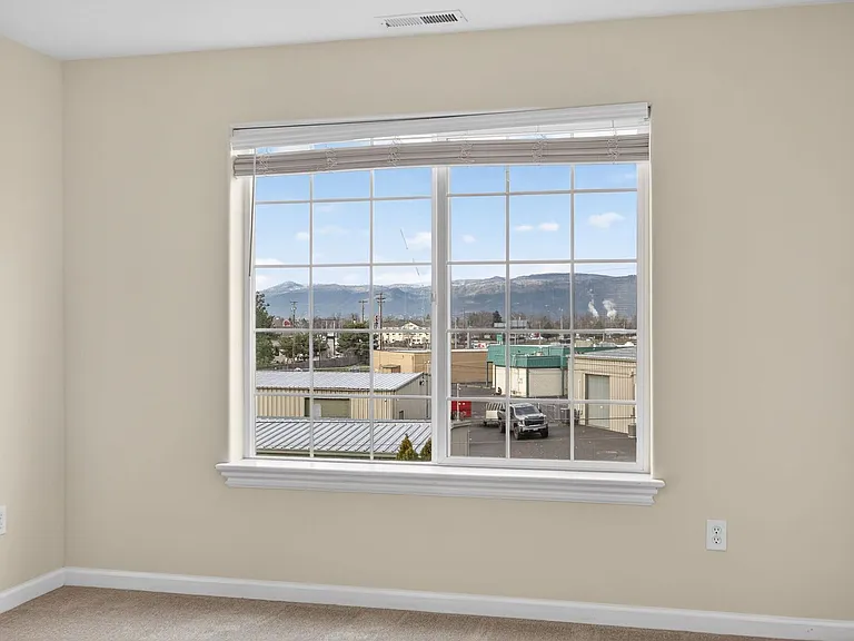 2533 Corona Ave #C — Photo 26