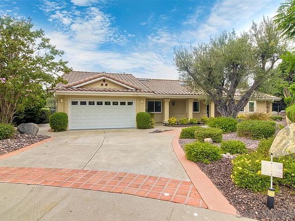 2nd image of 12139 Bernardo Oaks Ct
