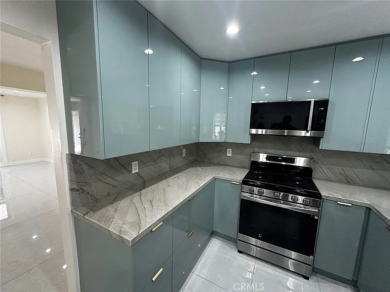 7432 Hazeltine Ave #7 — Photo 8