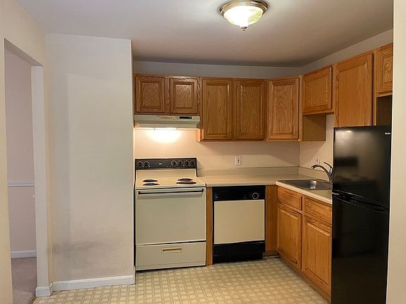 3rd image of 380 Great Rd APT 304A