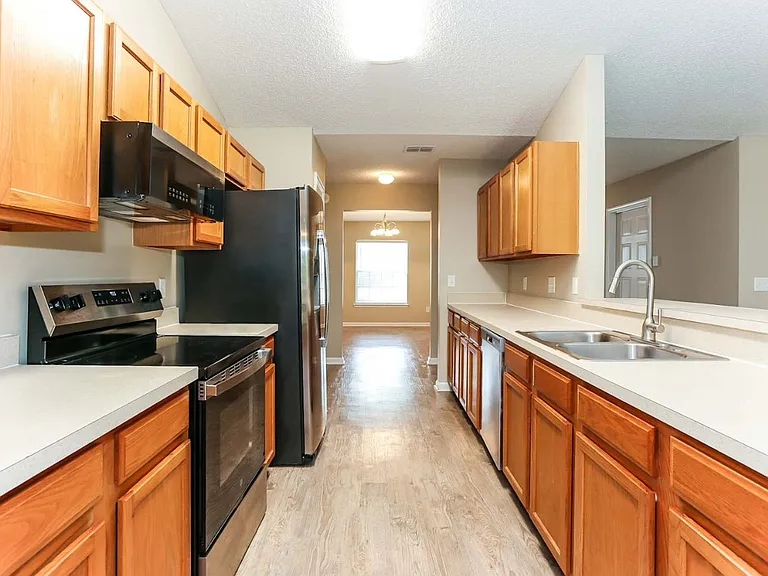 10930 Apple Blossom Trl E — Photo 6