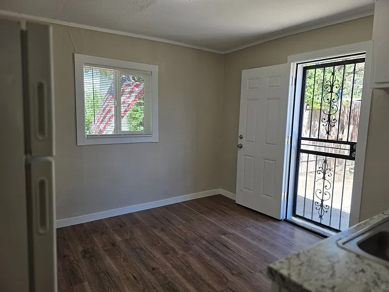 1547 W Byers Pl — Photo 14