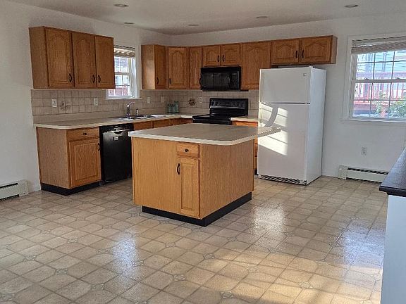 3rd image of 368 N Pleasant Ave