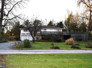 111 N Hickory Ln, New Oxford, PA 17350