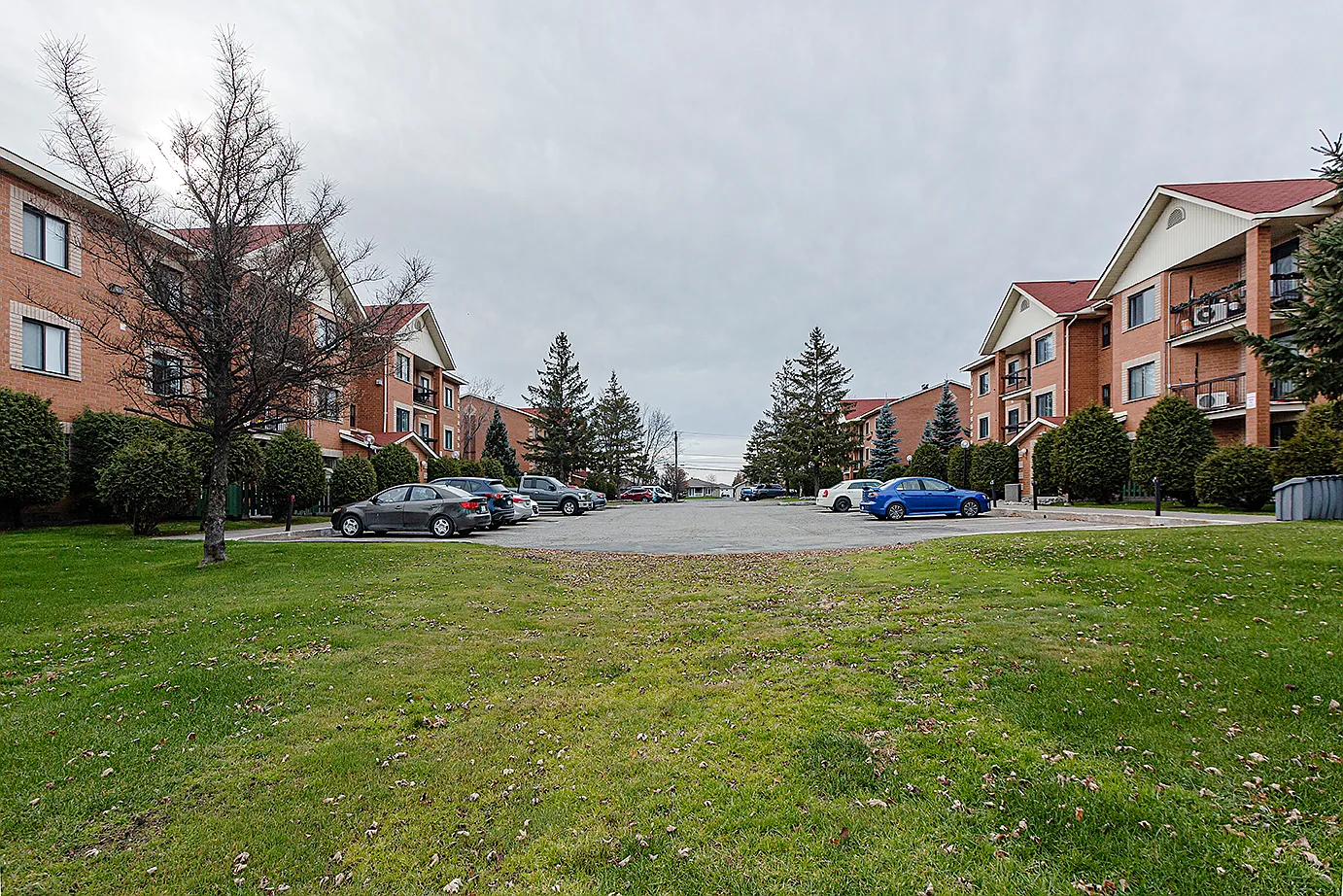 Place Notre Dame Apartments — Photo 2