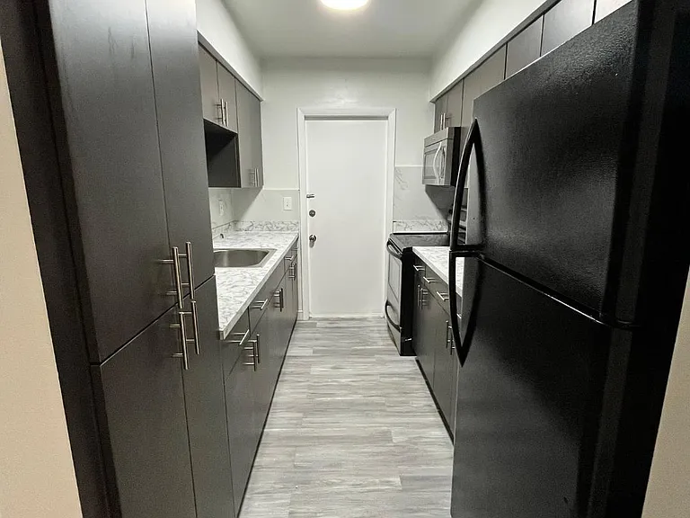 7511 Venetian St #4 — Photo 13