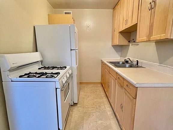 4th image of 1475 N Cherry St #204