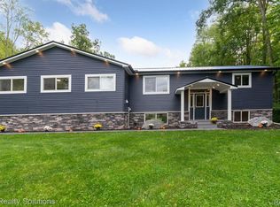 557 W Barnes Lake Rd, Columbiaville, MI 48421