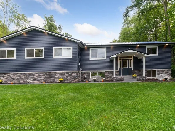 557 W Barnes Lake Rd, Columbiaville, MI 48421