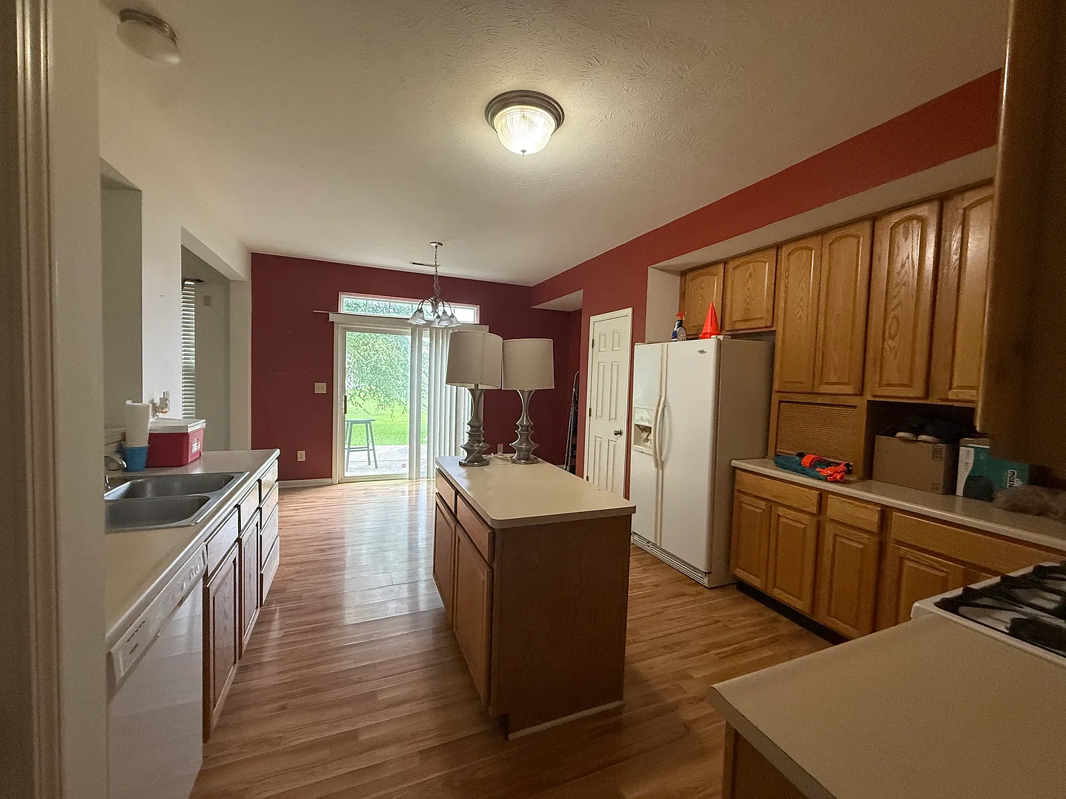 3 bed, 2.5 bath, 2051 sqft, $2,400 — Photo 4