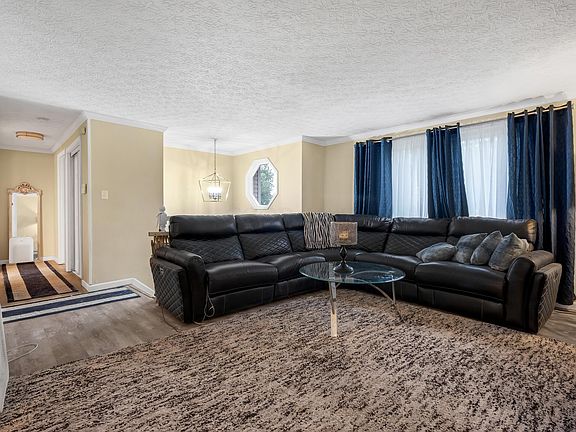 5th image of 1671 Evinrude Ave