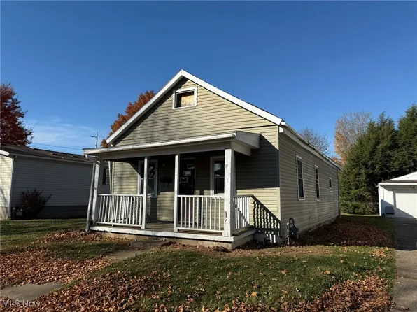 503 E 9th St, Uhrichsville, OH 44683