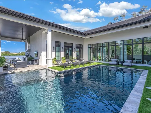 1230 Monterey Blvd NE, Saint Petersburg, FL 33704