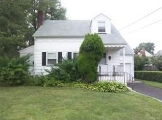 212 Robbinwood Ter, Linden, NJ 07036