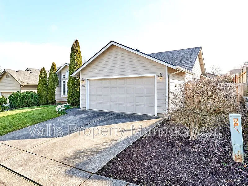 3 bed, 2.0 bath, 1642 sqft, $2,450 — Photo 4
