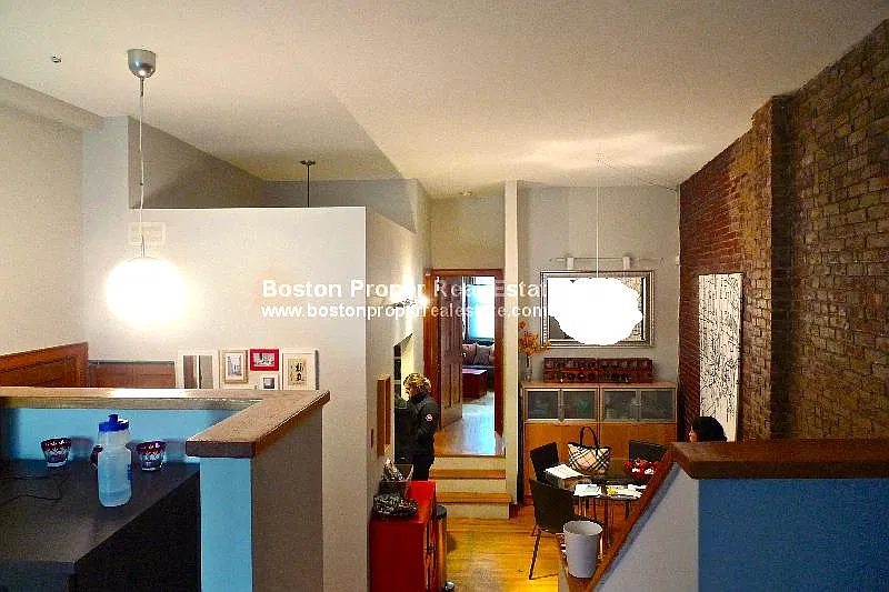 3 bed, 1.5 bath, 1400 sqft, $5,000 — Photo 1