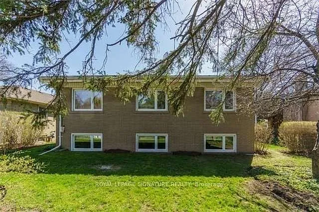 12 Lacewood Cres — Photo 14