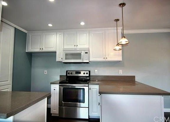 3rd image of 812 Coriander Dr Unit J