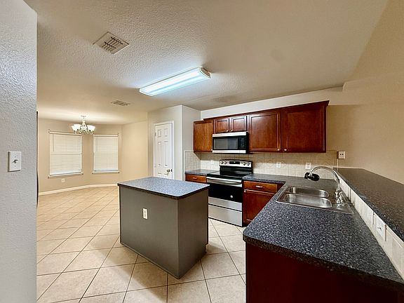 5th image of 8904 Chisholm Trl