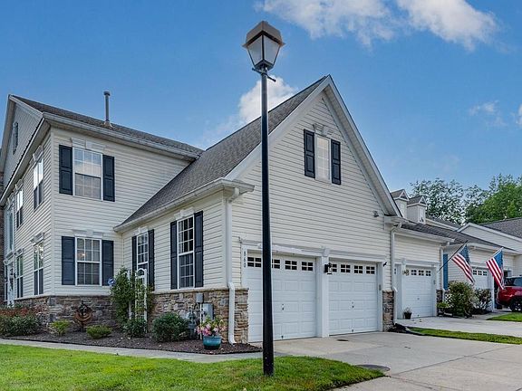 3rd image of 860 Thicket Ct #860