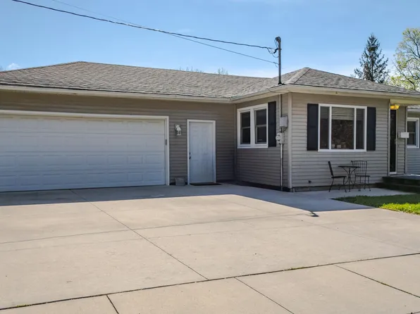 405 Maxwell St, Waterloo, IA 50701