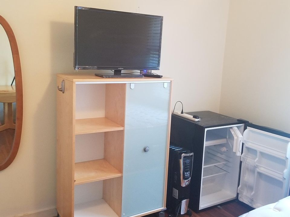 1st image of 1700 Irwin Ave #2B