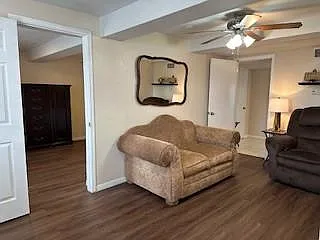 2 bed, 1.0 bath, 923 sqft, $1,285 — Photo 4
