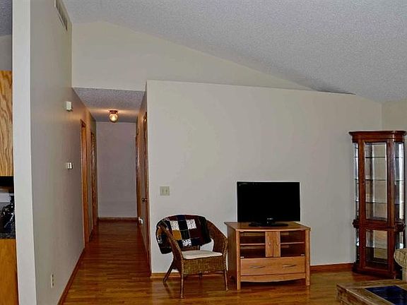 4th image of 166 Laramie Trl