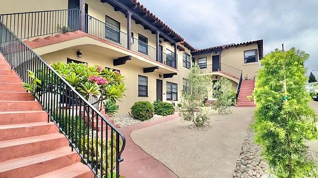 2204 E St — Photo 1
