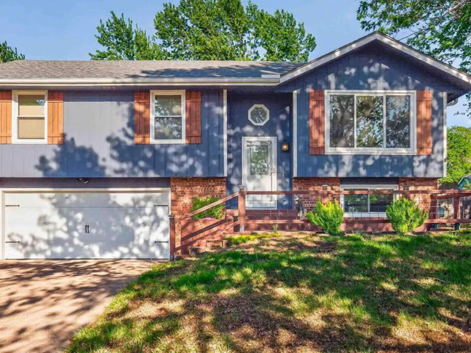 4 bed, 2.5 bath, 1612 sqft, $2,400 — Photo 1