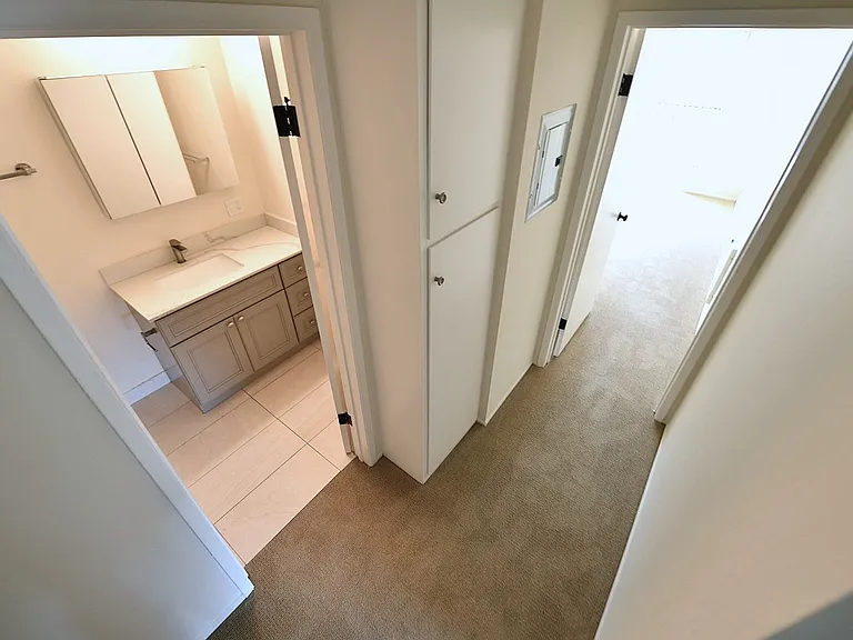 95 Linda Apartments — Photo 12