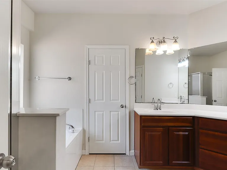800 S Frontier Ln — Photo 15