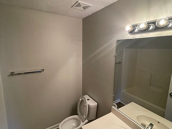 5th image of 1831 Harbor Dr