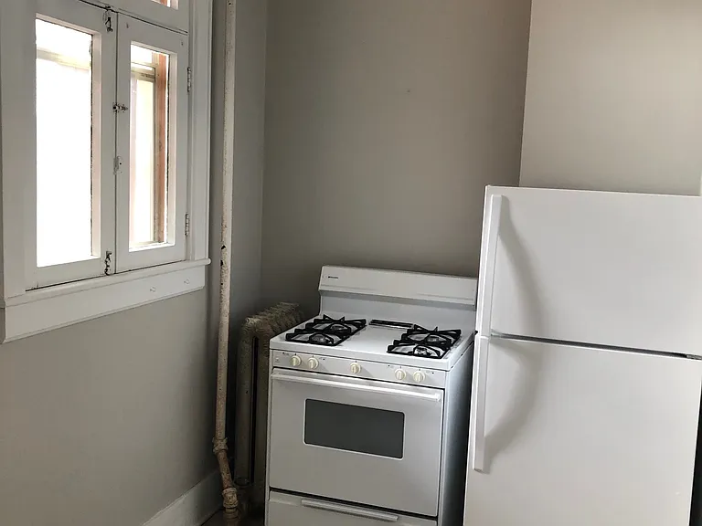 710 Fenelon Pl #4 — Photo 3