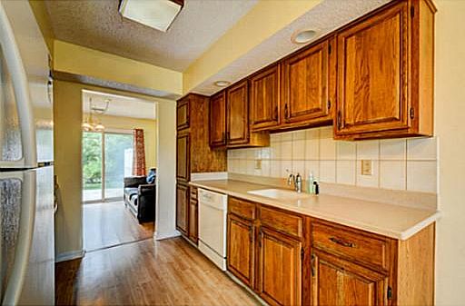 3rd image of 154 Stults Ln