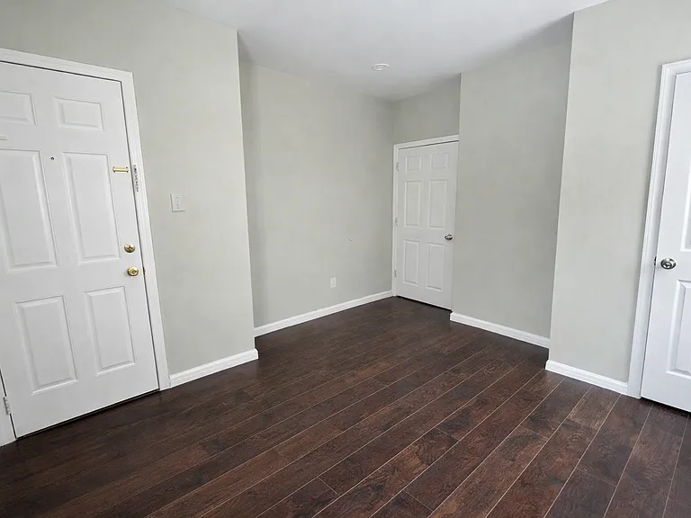 89 Ingraham Pl — Photo 8