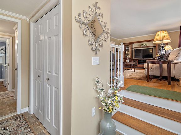 3rd image of 30 Guilder Place
